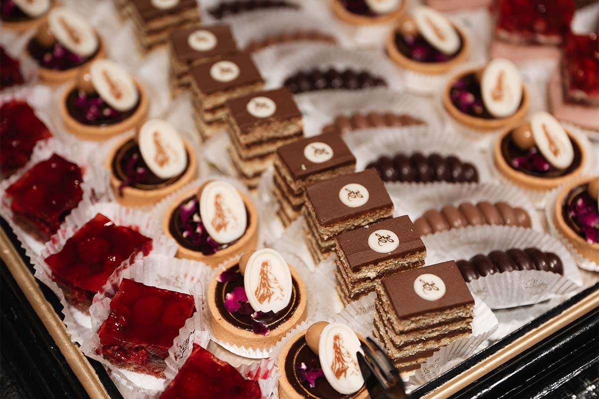 Elegantes Catering im Grand Elisabeth Bad Ischl mit Petit Fours und Pralinen