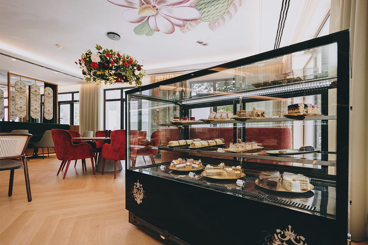 Patisserie-Vitrine im Designhotel Grande Liberté Restaurant